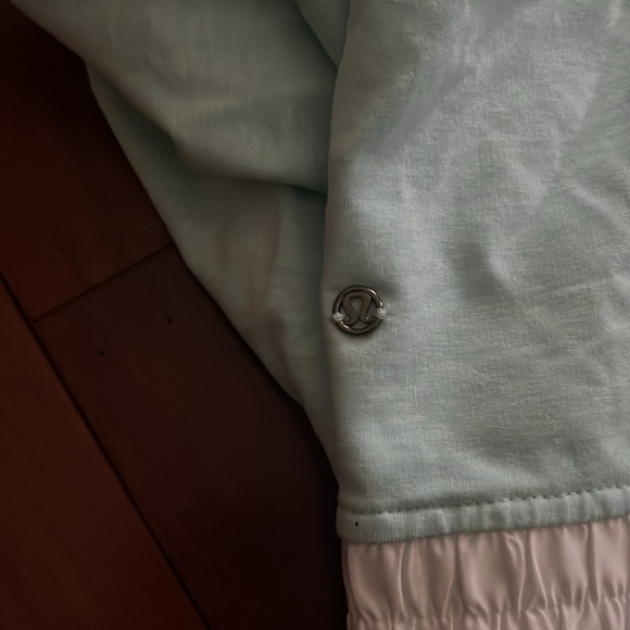 Women’s size 12 Lululemon sweatshirt - Picture 3 of 3